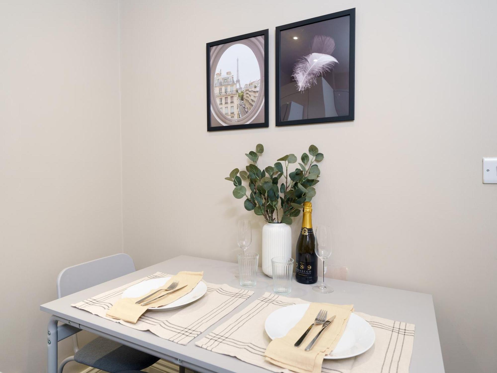 Best Covent Garden/Chinatown/Soho Location London Exterior photo